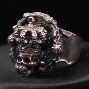 Crowned Skull Cabochon Ring